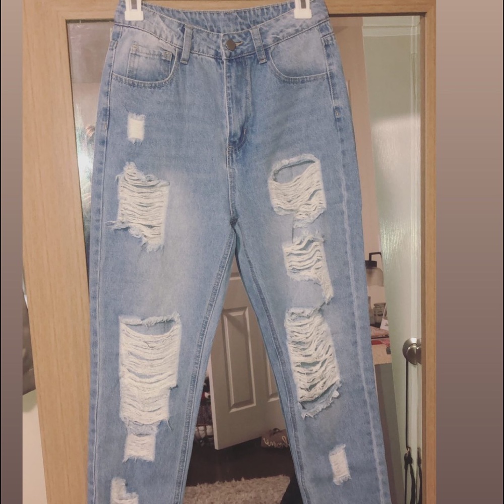 Shein Jeans: size small (waist 26-28 inches)